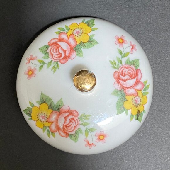 Adorable Little Apple Shaped Trinket Box - White with Hand Painted Flowers - Picture 4 of 7